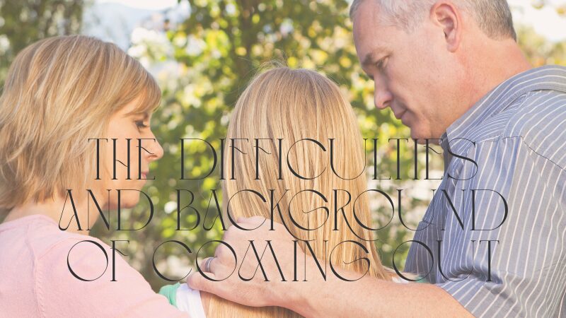 両親に慰められる女性の後ろ姿